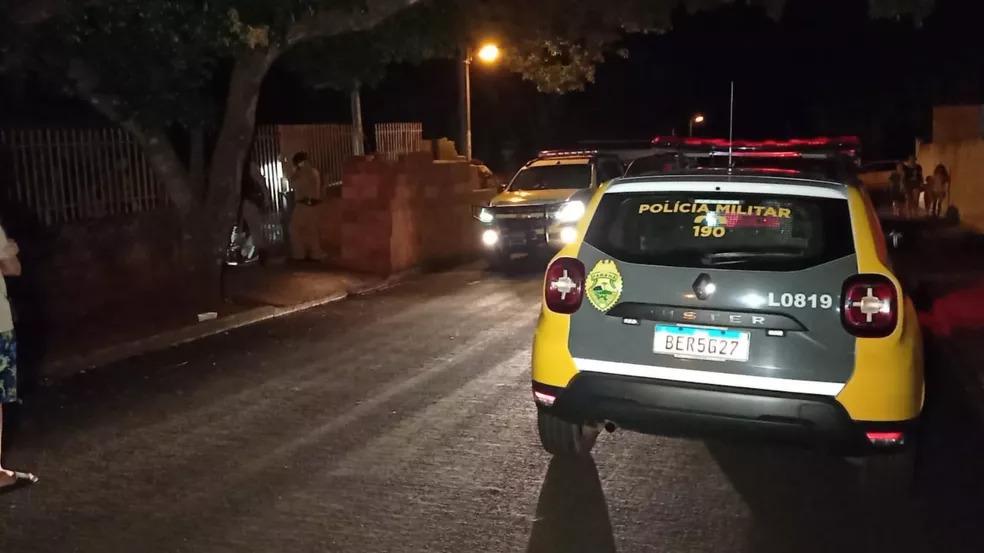 Homem é morto a tiros enquanto segurava filho no colo, em Campo Mourão