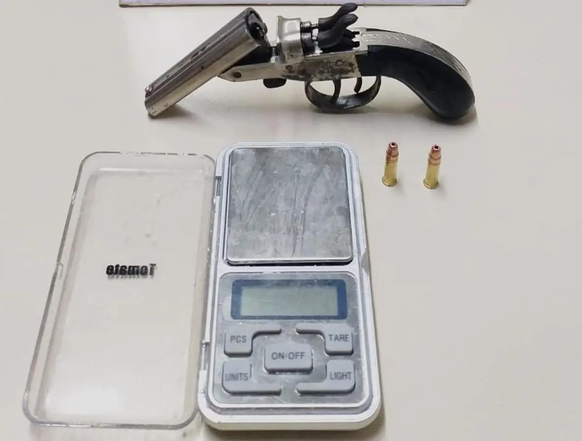 Homem é preso em Iporã com balança de precisão e arma, mas diz à polícia que usava objetos para ‘trabalhar’