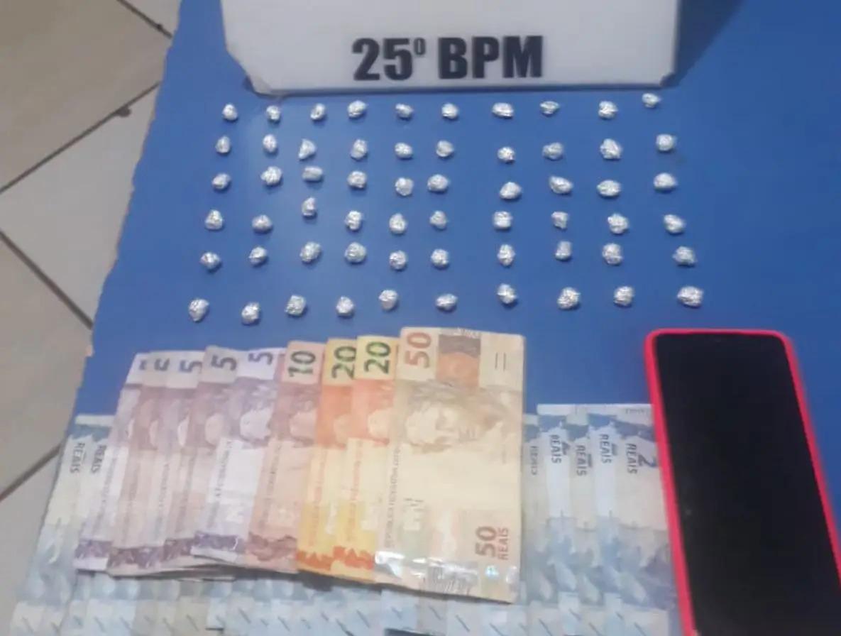 Idosa é presa com drogas em Umuarama e oferece dinheiro para policiais liberá-la