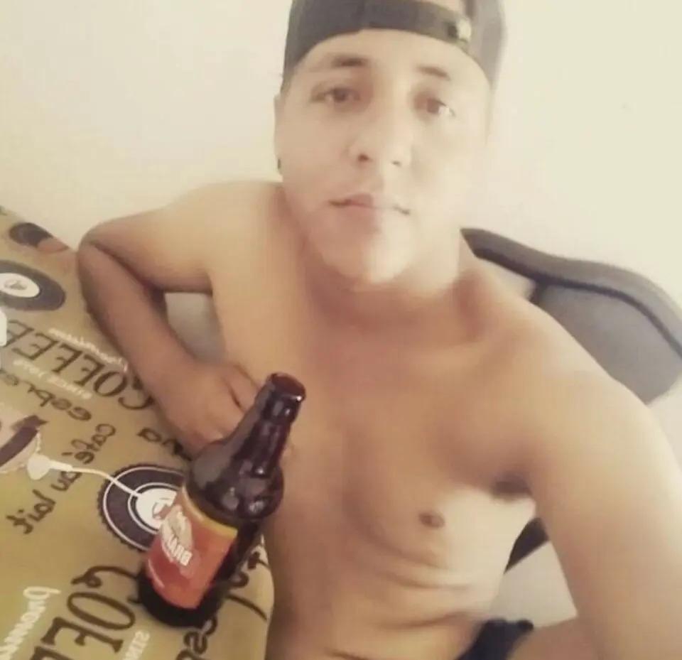 Mãe encontra filho morto com golpes de faca dentro de casa, em Quatro Barras