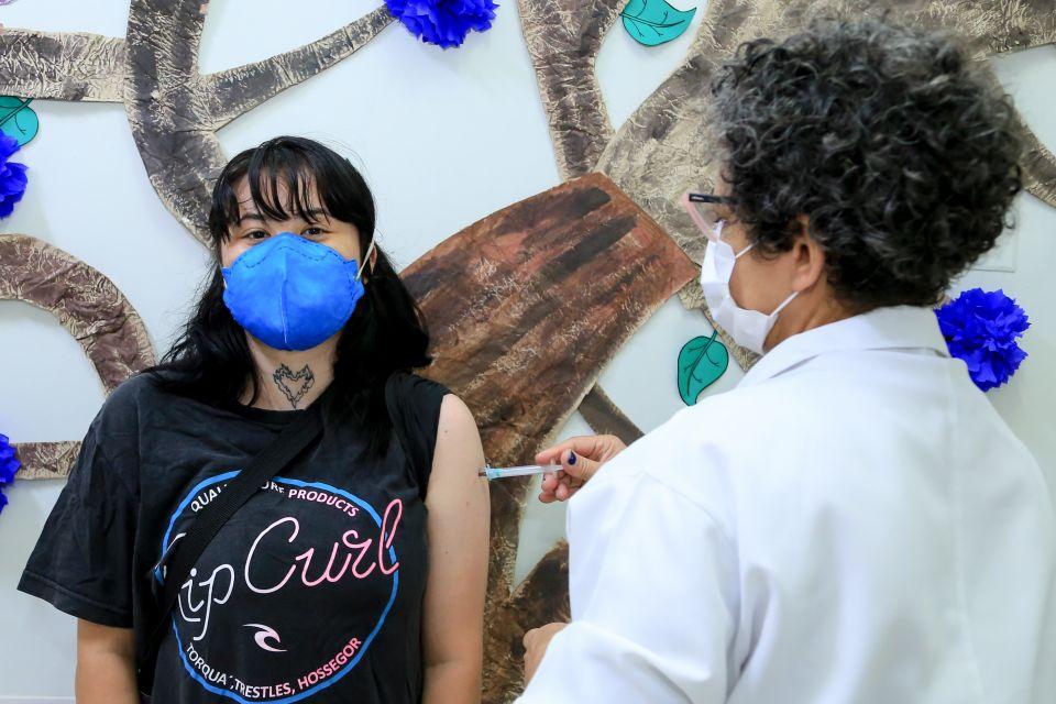 Prefeitura de Maringá inicia vacinação de 3ª dose para população 18+