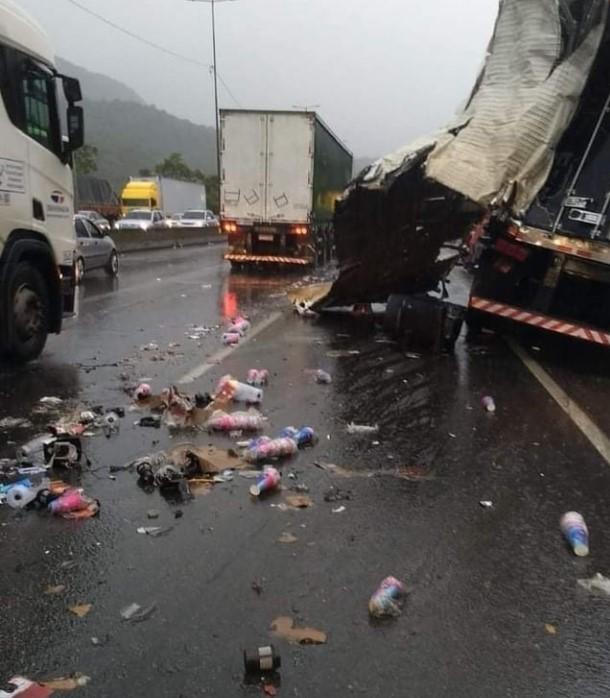 Acidente na BR-376 na serra de Guaratuba dificulta trânsito para Santa Catarina