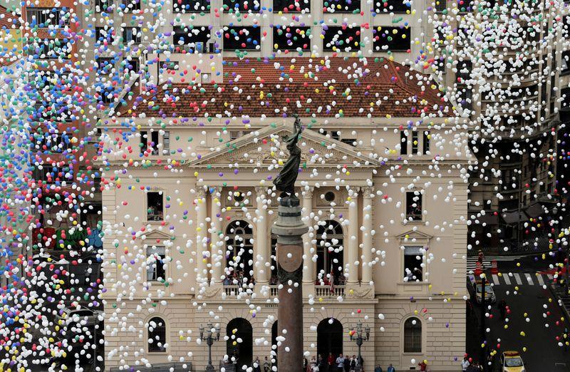 Prefeitura de São Paulo cancela Réveillon e vai monitorar Ômicron para decidir sobre Carnaval