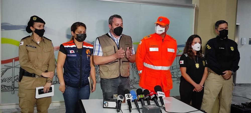 CAPITÓLIO MG - Nenhum dos 7 mortos foi identificado até a noite deste sábado.