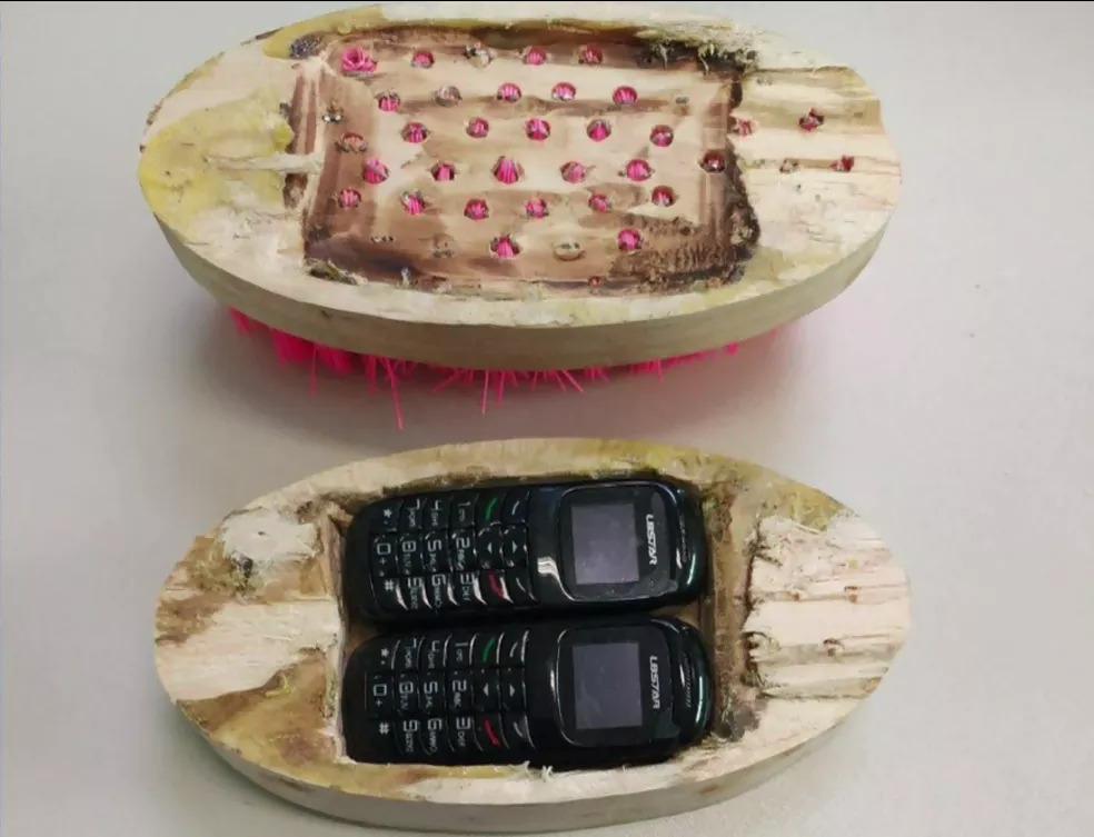 Celulares são escondidos dentro de escova e iam ser enviados pelos Correios para cadeia em Campo Mourão