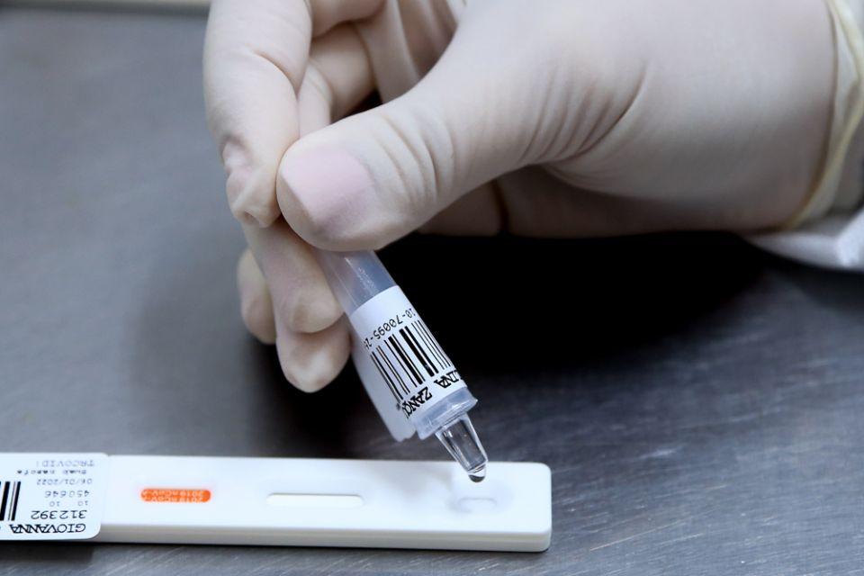 Decreto em Maringá estabelece comunicado de isolamento para farmácias e laboratórios