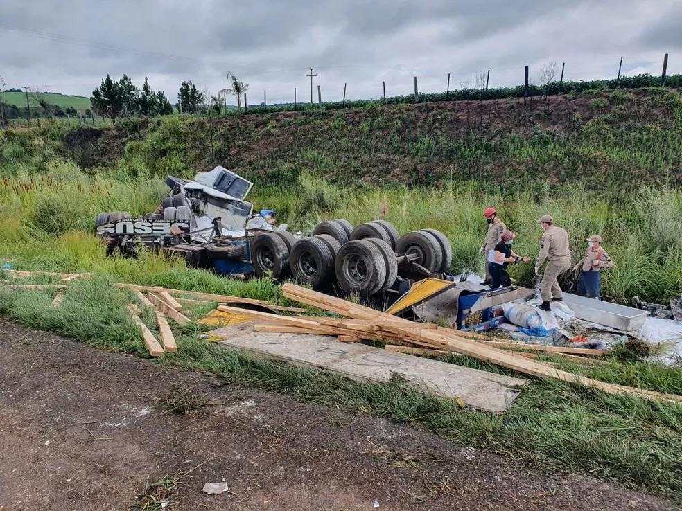 Família de 5 pessoas morre em trágico acidente na BR-376, na região dos Campos Gerais