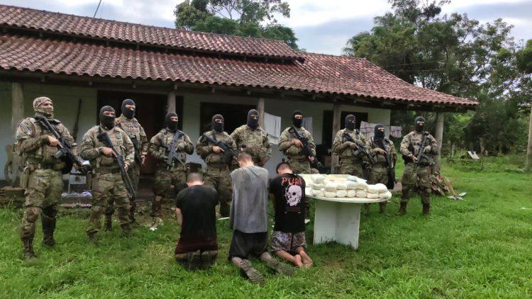 Polícias do PR e SC estouram laboratório de drogas sintéticas em Guaratuba