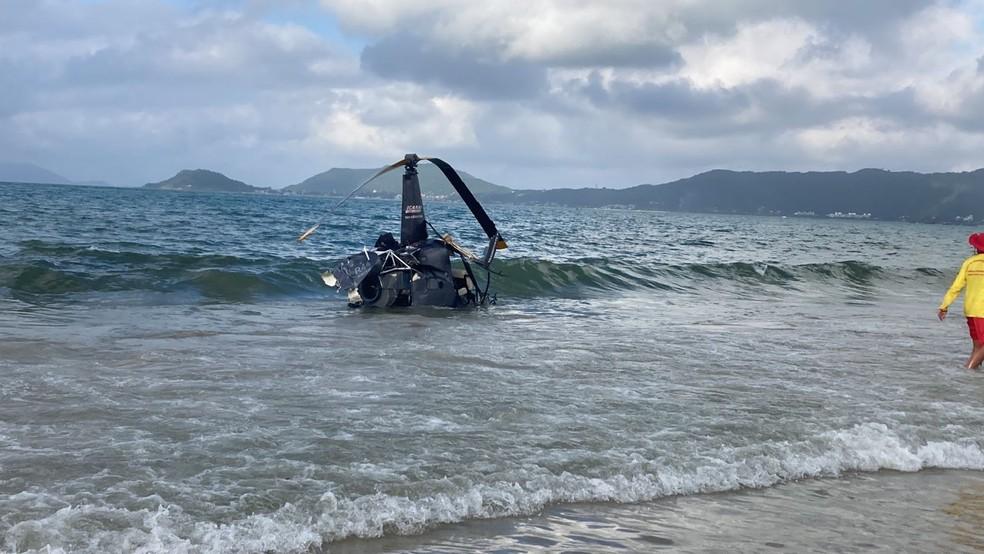 Queda de helicóptero  agora em Praia de Canasvieiras em Florianópolis SC
