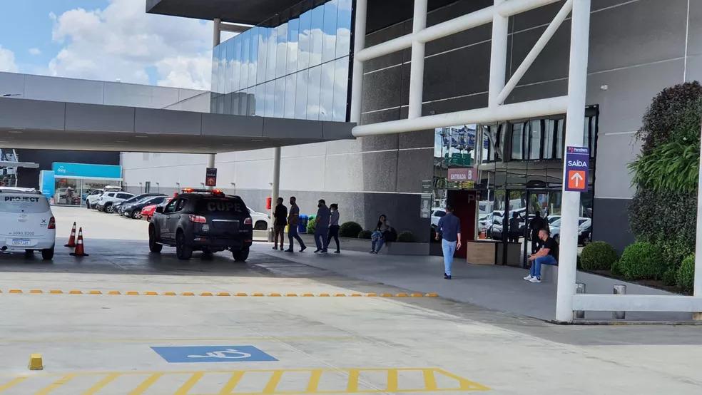Joalheria é assaltada à mão armada dentro de shopping em Curitiba