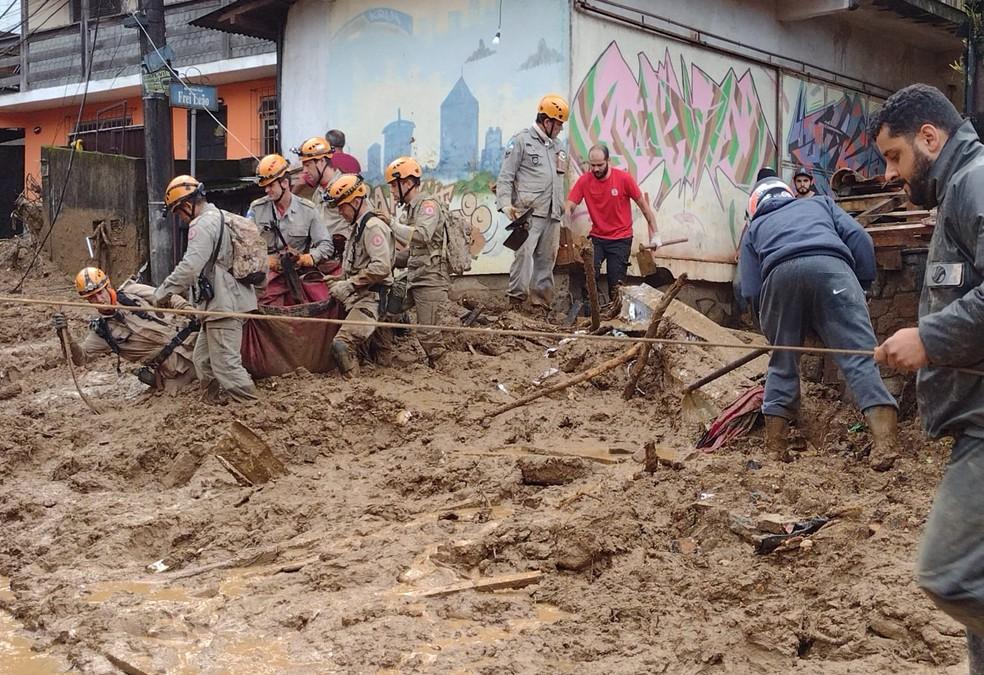 Temporal em Petrópolis deixa 80 mortos; Ministério Público já cadastrou 35 desaparecidos