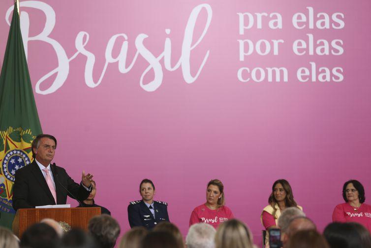 Dia da Mulher: Presidente Jair Bolsonaro assina decretos de programas de proteção e incentivo às mulheres