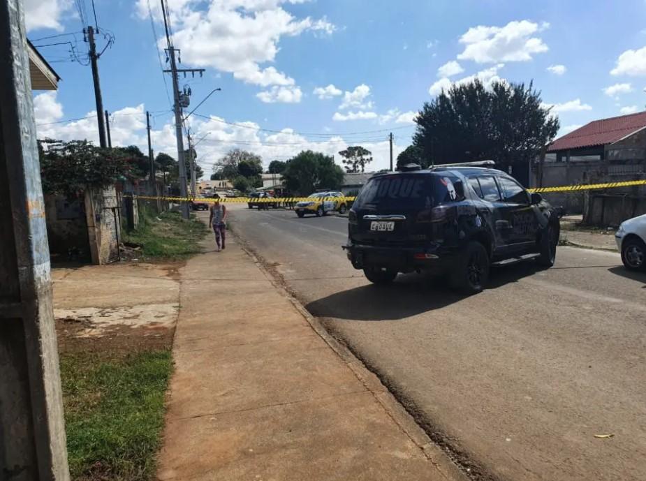 Jovem morre em confronto e polícia investiga relação com ataque em Guarapuava; fuzil foi apreendido