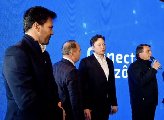 Elon Musk anuncia lançamento do Starlink para conectar 19 mil escolas e monitoramento da Amazônia