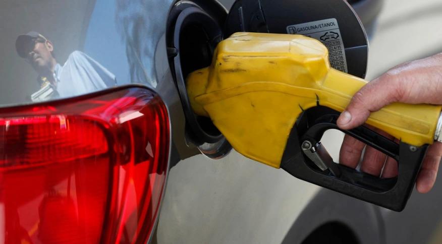 Teto do ICMS: redução na gasolina pode chegar a R$ 1,15 por litro, dizem economistas
