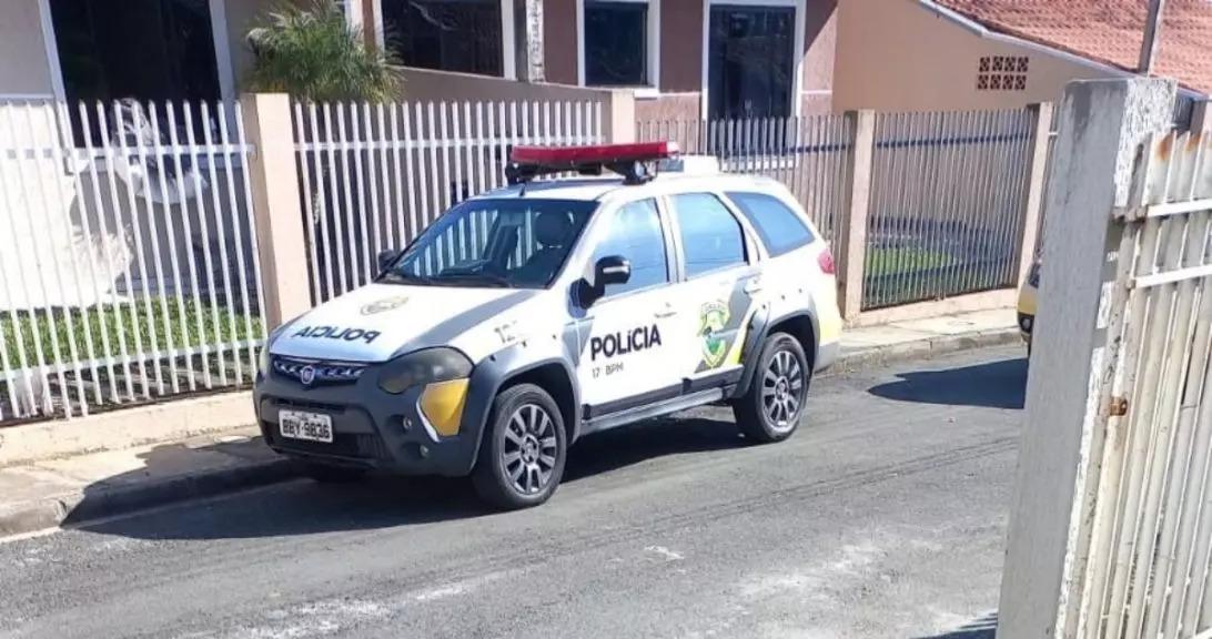Ao voltar da escola, filha encontra o pai morto dentro de casa, em Campo Largo
