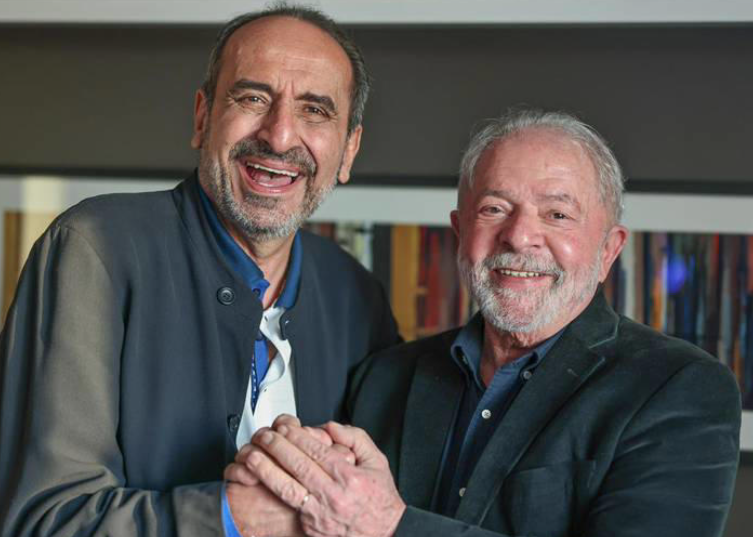 Drone despeja líquido malcheiroso em apoiadores do PT em Minas Gerais