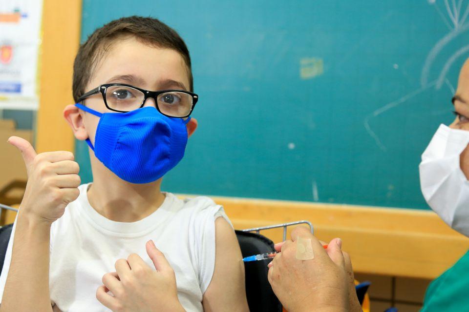 Maringá inicia vacinação contra gripe para público geral de 5 a 12 anos e de 50 a 59 anos