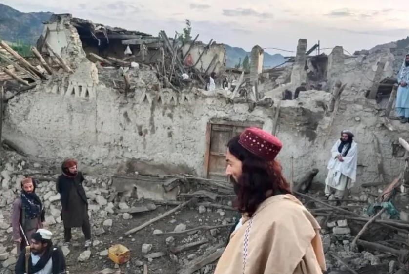 Terremoto de magnitude 6,1 no Afeganistão deixa mais de 900 mortos