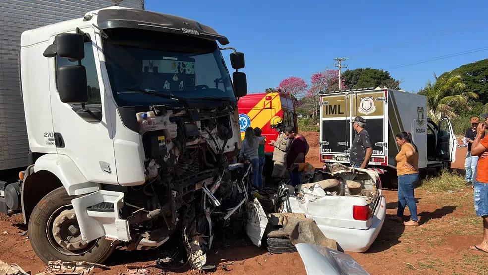 Acidente na PR-323 mata cinco pessoas da mesma família