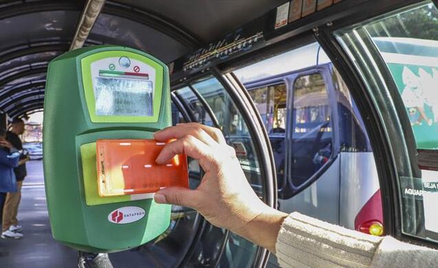 Em Curitiba, sete linhas do transporte público deixam de aceitar dinheiro como pagamento