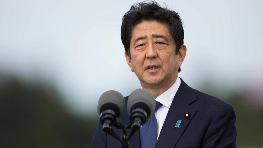 Ex-primeiro-ministro do Japão, Shinzo Abe, é morto a tiros enquanto fazia discurso