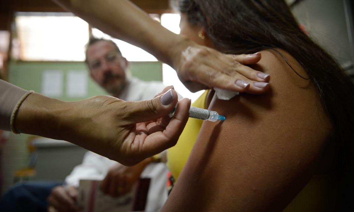 Ministério amplia vacinação contra HPV quadrivalente para homens de até 45 anos com imunossupressão
