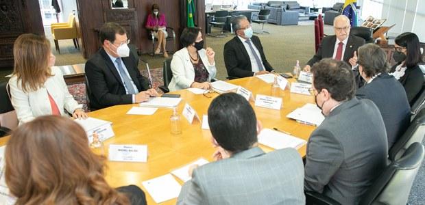 TSE recebe apoio do grupo Prerrogativas no combate à desinformação e à violência política