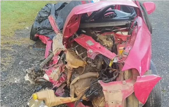 Casal de jovens morre em grave acidente com dois carros e um caminhão, em Guamiranga