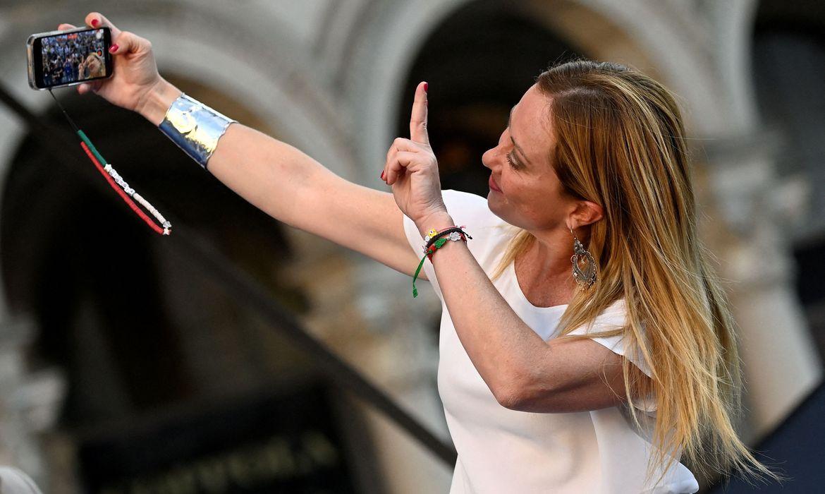 Demorou, mas o mundo começa a despertar... 