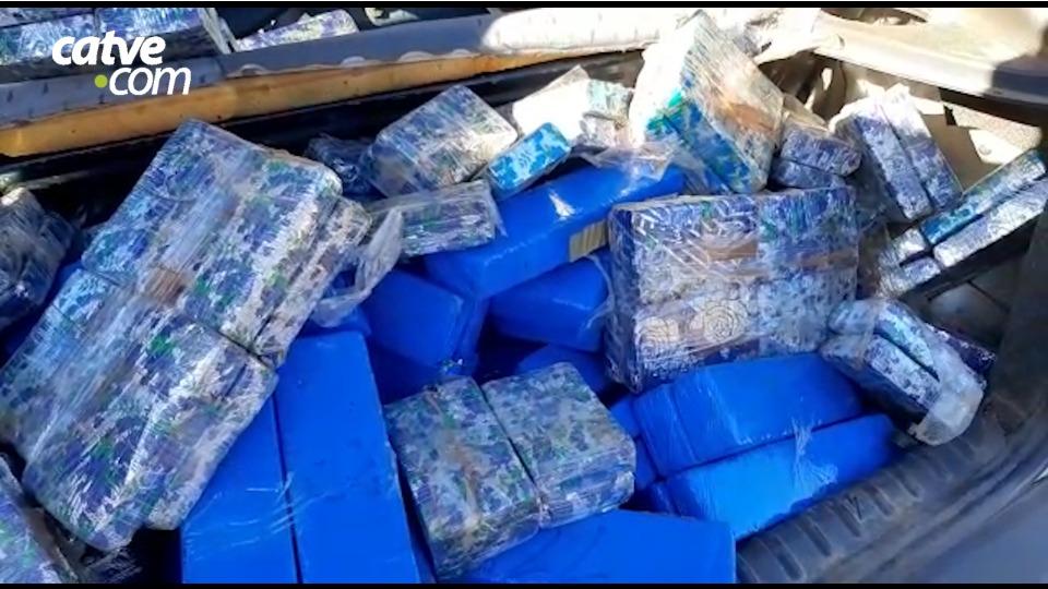 Em Cascavel - Motorista é detido com 180kg de maconha ao passar no posto da PRF