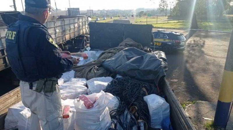 PRF captura 1,5 tonelada de maconha e prende caminhoneiro na BR-277