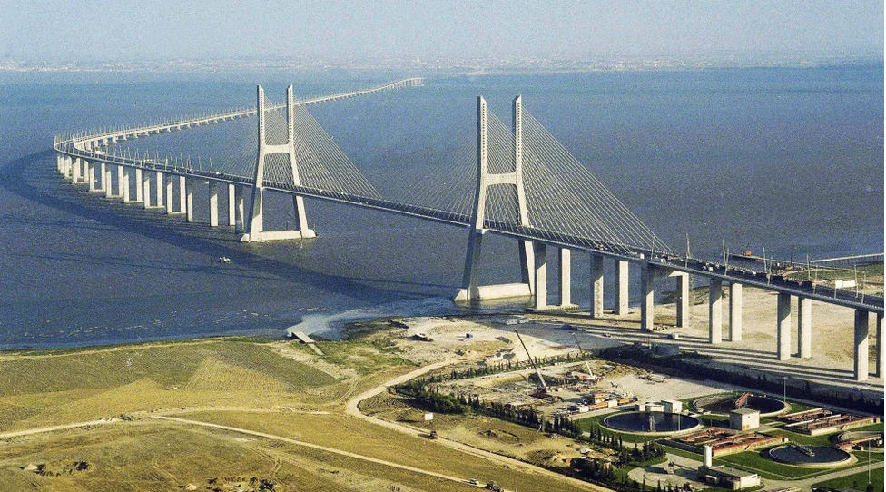 Diplomata ucraniano 'comemora' explosão na ponte da Crimeia