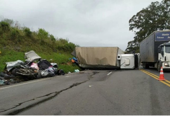 Mãe e filha de 3 anos morrem em acidente com caminhão na BR-277, em Palmeira