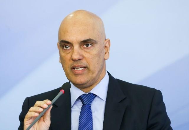 Ministro do TSE Alexandre de Moraes suspende inquéritos da PF e do Cade sobre institutos de pesquisas