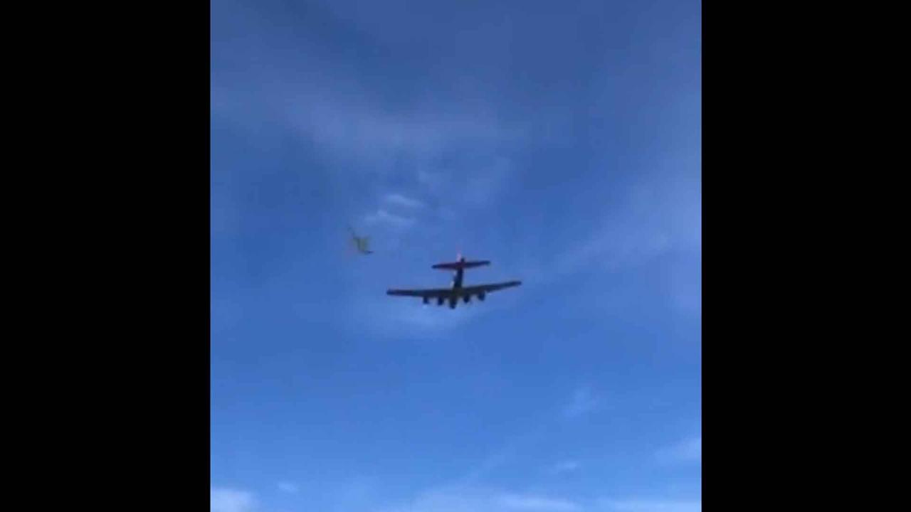Aviões se chocam e explodem no ar durante apresentação no Texas, EUA