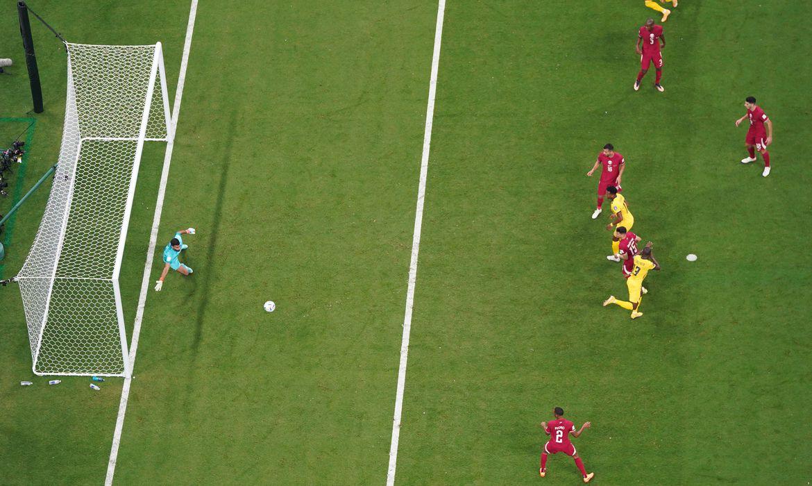 No primeiro jogo da copa do mundo 2022 - Equador vence Catar na abertura dos jogos