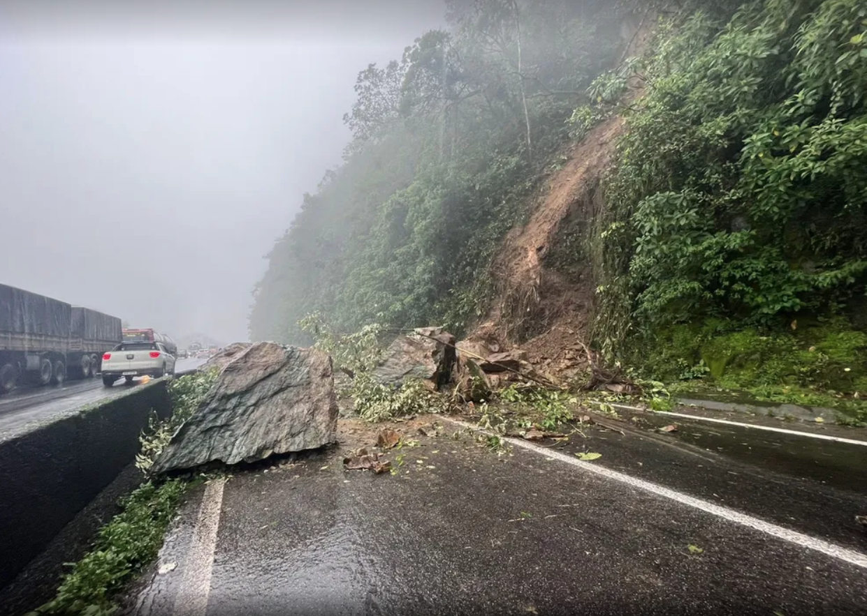ATENÇÃO - BR-277 e BR-376 no Paraná terão restrições de circulação de caminhões durante o feriado de Natal
