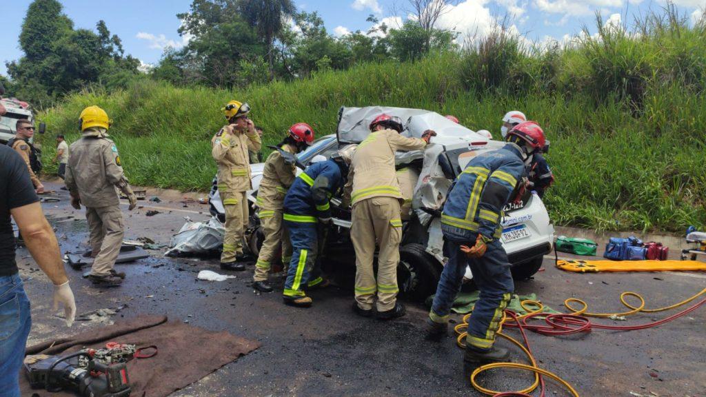 Bebê sai ileso de acidente por estar na cadeirinha; mãe está em estado gravíssimo na BR-467