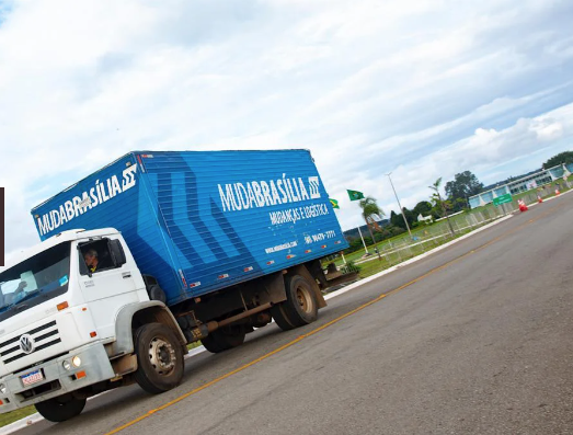 Caminhão de mudança é flagrado chegando no Palácio da Alvorada nesta quinta feira (15)