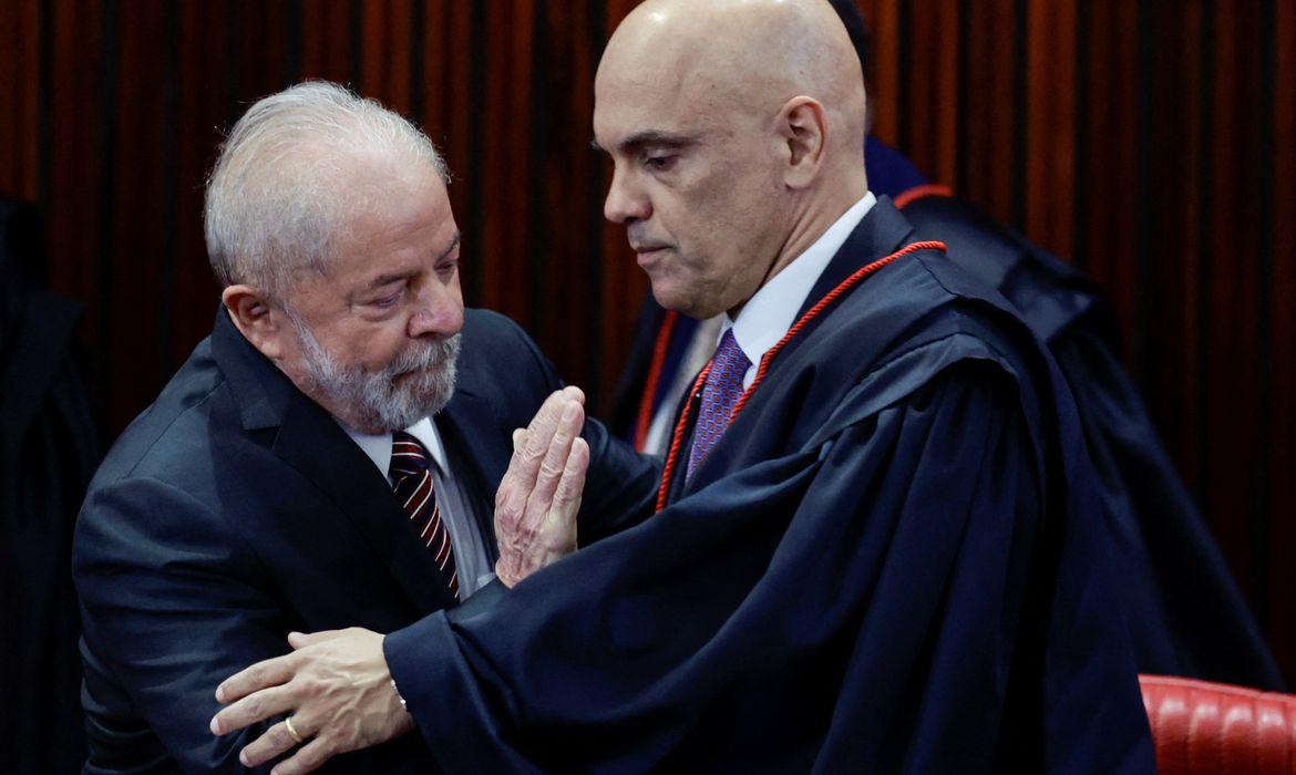 Lula e Alckmin são diplomados no TSE - Cerca de 400 pessoas participaram do evento