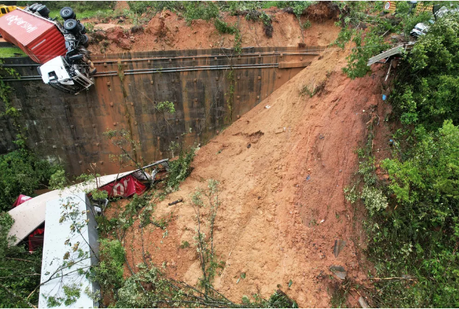 Versão de concessionária em deslizamento da BR-376 no Paraná é contestada por geólogo