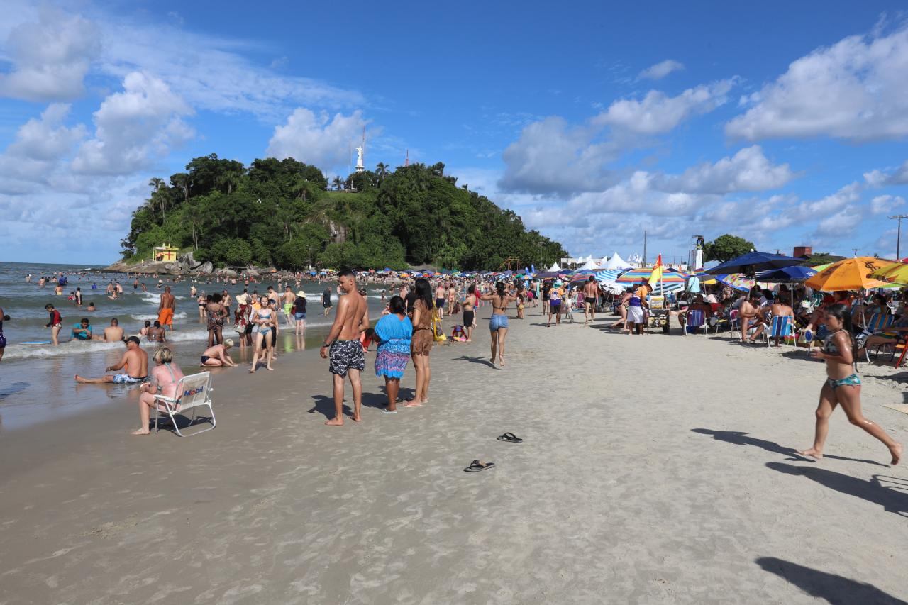 Boletim de balneabilidade registra 62 pontos próprios para banho e prática de atividades esportivas no Litoral