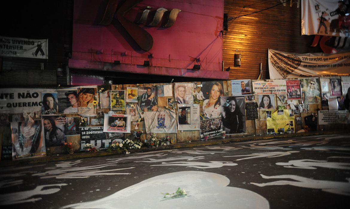 TRAGÉDIA BOATE KISS: Incêndio na Boate Kiss em Santa Maria RS completa 10 anos de tristeza e impunidade