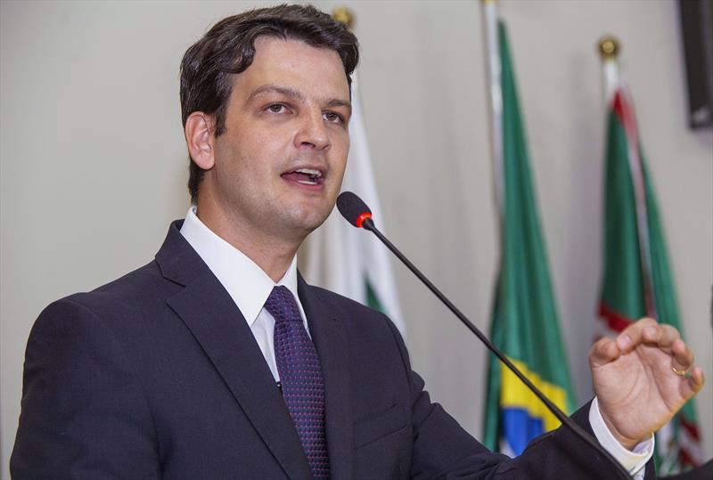 Na Câmara Municipal de Curitiba, Eduardo Pimentel ressalta investimentos e avanço de grandes obras