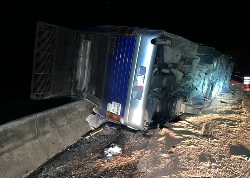 Acidente de ônibus na rodovia Régis Bittencourt deixa três mortos, outras 21 pessoas ficaram feridas