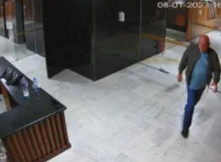 GRAVÍSSIMO - Câmeras mostram ministro do GSI no Palácio do Planalto durante ataques do 8 de janeiro