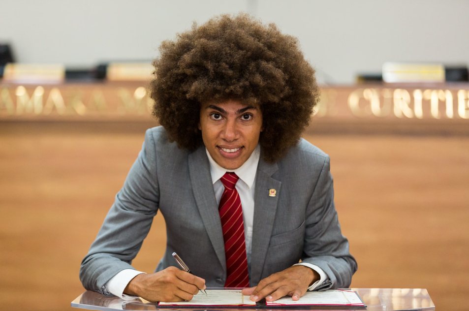 Deputado Estadual do Paraná Renato Freitas pede imagens de câmeras de aeroporto e responsabiliza Agentes