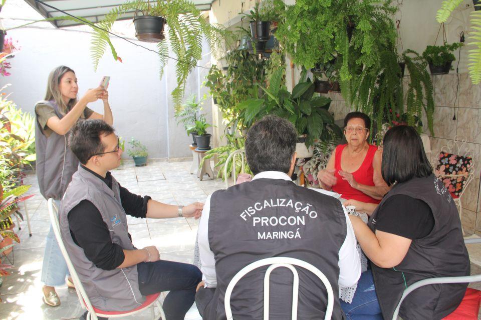 Procon de Maringá atende aposentada para cancelar empréstimo irregular feito pelo banco