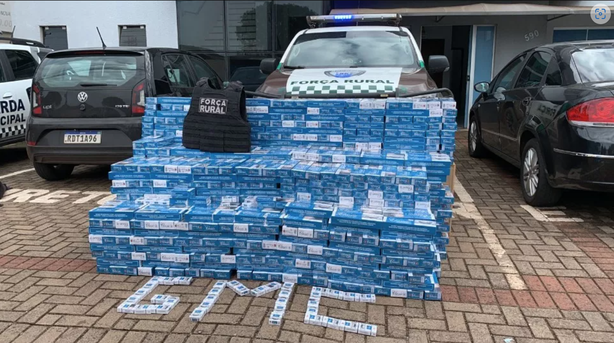 Carro com 1,6 mil maços de cigarros é apreendido em Cascavel oeste do estado
